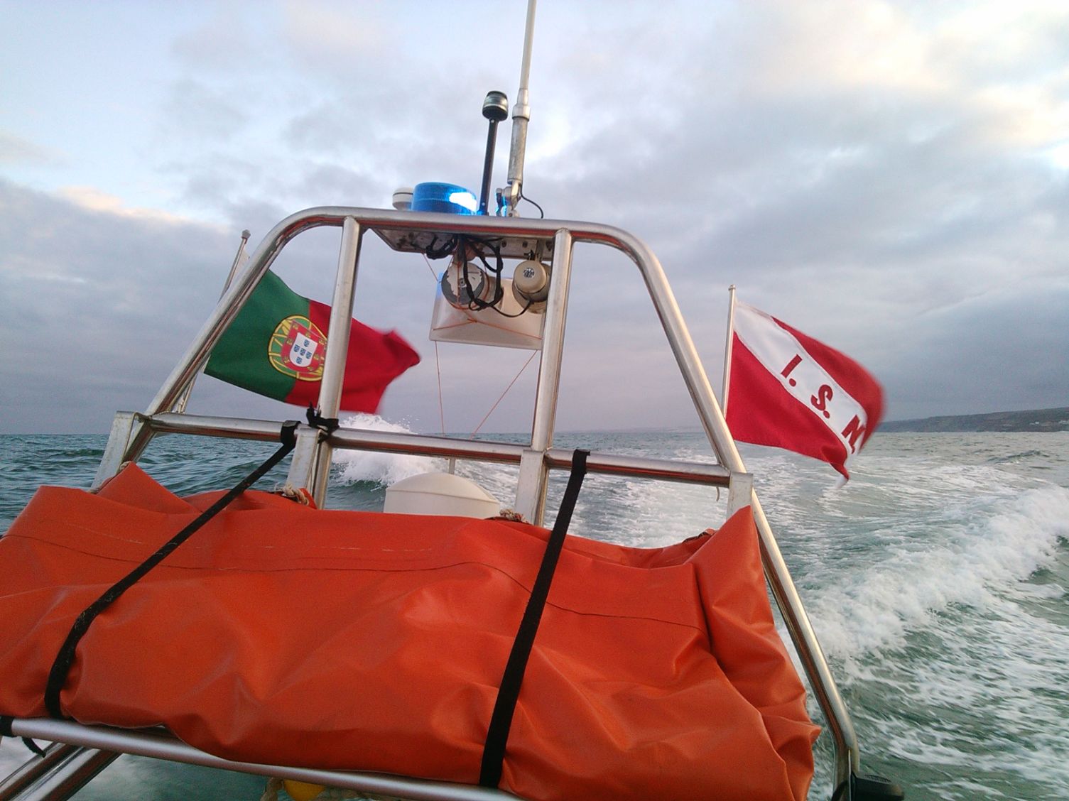 Tripulante de embarcação de pesca encontrado inconsciente a sul de Sagres