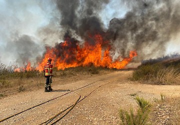 Incêndio em Bensafrim já foi dominado
