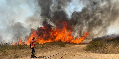 Incêndio em Bensafrim já foi dominado