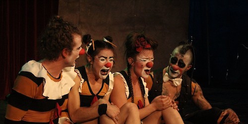 Espaço Jovem de Lagos recebe espectáculo de humor e circo "Vertical Boom!"