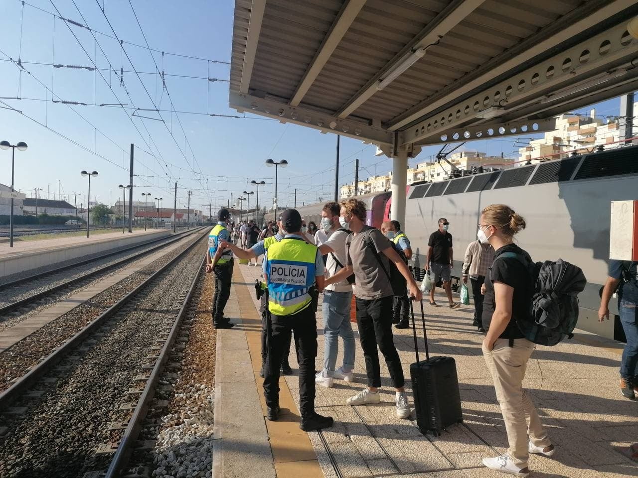PSP desenvolveu acção de fiscalização a interior de comboios e estações da Linha do Algarve