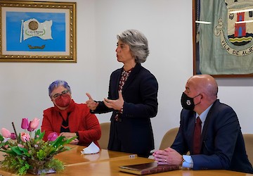 Ministra da Cultura visita Aljezur para consolidar projecto para o Rîbat de Aljezur