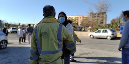 Candidatos e activistas da CDU em contacto com os trabalhadores da FAGAR em Faro