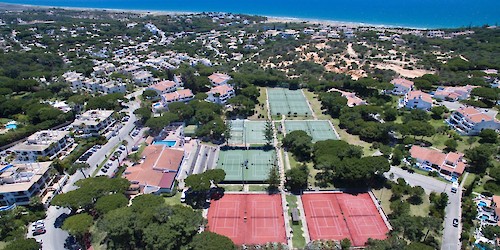 Ténis | Gonçalo Oliveira, Henrique Rocha e Tiago Cação avançam no Vale do Lobo International Open