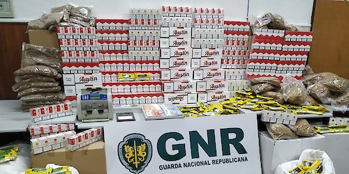 GNR: Operação “DARK SMOKE” - Apreensão de 115 000 cigarros por introdução irregular no consumo
